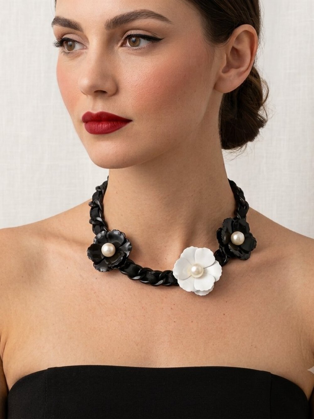 NWT 7 Charming Sisters Camellia Flower Statement Necklace